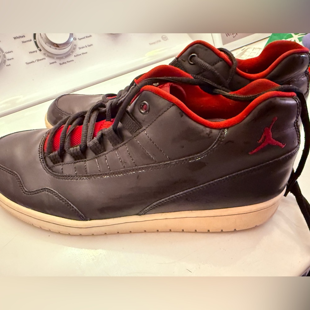 Nike Jordan Executive Low Blackgum 833913 001 | Color: Black/Red | Size: 11.5